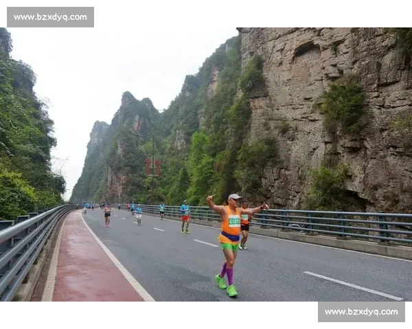 2025 司特拉越野跑张家界开跑:25 国选手决战武陵源 2025 司特拉越野跑张家界开跑:25 国选手决战武陵源