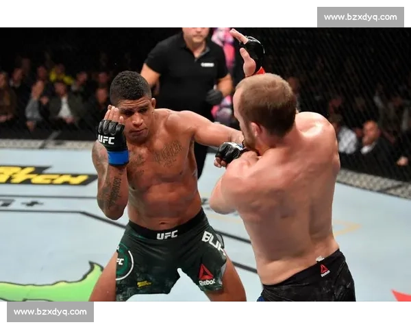 UFC重量级经典对决大布对阵锤子血战擂台全解析历史意义与战术回顾 UFC重量级经典对决大布对阵锤子血战擂台全解析历史意义与战术回顾